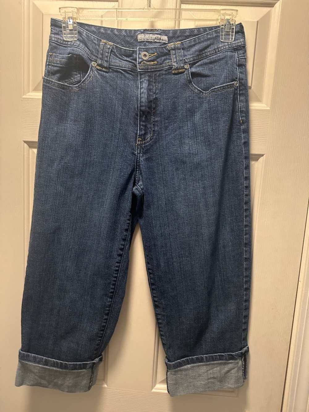 EUC Chico’s Platinum Capris with Cuffs